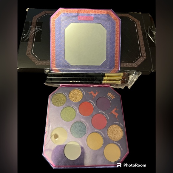Luxaza eyeshadow palette New in Box. Includes 3 brushes. - Picture 4 of 6